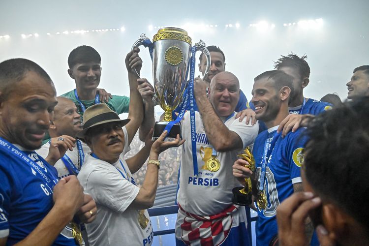 Persib, Persib Bandung, Bobotoh, Bojan Hodak, Perayaan Juara Persib di GBLA Kacau, Bojan Hodak Sesalkan Ulah Bobotoh