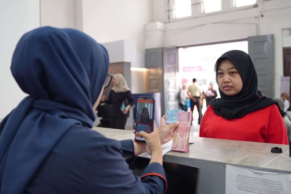 BLT Kesra, BLT Kesra Rp 900 Ribu Terakhir Cair 31 Desember 2025, Apakah Berlanjut di 2026?, Tahap Akhir BLT Kesra 2025 Rp 900 Ribu, Jalur Pencairan BLT Kesra 2025 Rp 900 Ribu, Cara Cek Status Penerima BLT Kesra 2025 Rp 900 Ribu, Kelanjutan BLT Kesra pada 2026 Belum Dipastikan, Tanggapan Penerima BLT Kesra 2025 Rp 900 Ribu