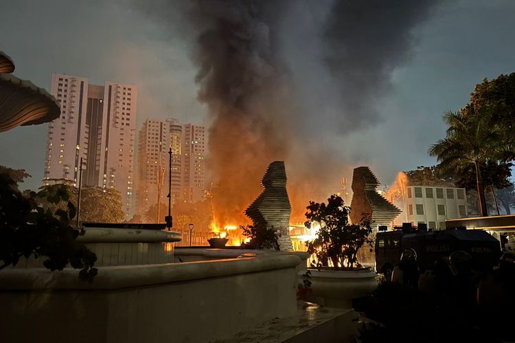 Jusuf Kalla, gaji DPR, ojol dilindas brimob, Demo 29 Agustus, Demo Meluas di Indonesia, Jusuf Kalla: Karena DPR Asal Bicara, Hina Rakyat