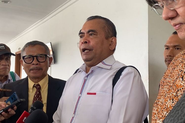 Roy Suryo, Ijazah Palsu Jokowi, ijazah Jokowi, ijazah palsu Jokowi, ijazah jokowi, sidang ijazah palsu Jokowi, sidang jokowi, Sidang Kasus Ijazah Jokowi Sepi Tergugat, Surat Panggilan Roy Suryo Cs Dikembalikan, Alamat Salah, Gugatan Terancam Mandek?, Siapa yang Digugat dalam Kasus Dugaan Ijazah Palsu Jokowi?, Tudingan Ijazah Palsu, Paiman Minta Klarifikasi Hukum, Sidang Sepi, tapi Isu Panas