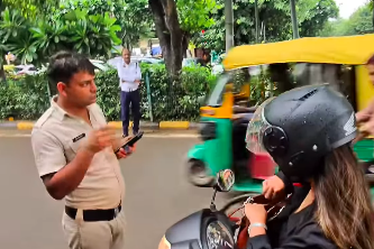 pengadilan, tunai, turis jepang, ditilang, polisi india, Turis Jepang Ditilang di India, Polisi: Mau ke Pengadilan atau Bayar di Tempat?