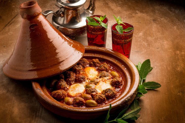 Lebaran, Bosan Ketupat dan Opor? Coba 7 Kuliner Timur Tengah dan Sekitarnya untuk Lebaran, 1. Baklava (Turki), 2. Sheer Khurma (India, Pakistan, Bangladesh), 3. Maamoul (Lebanon, Yordania, Suriah), 4. Tajine (Maroko), 5. Lokum/Turkish Delight (Turki), 6. Bolani (Afghanistan), 7. Biryani (India &amp; Timur Tengah)