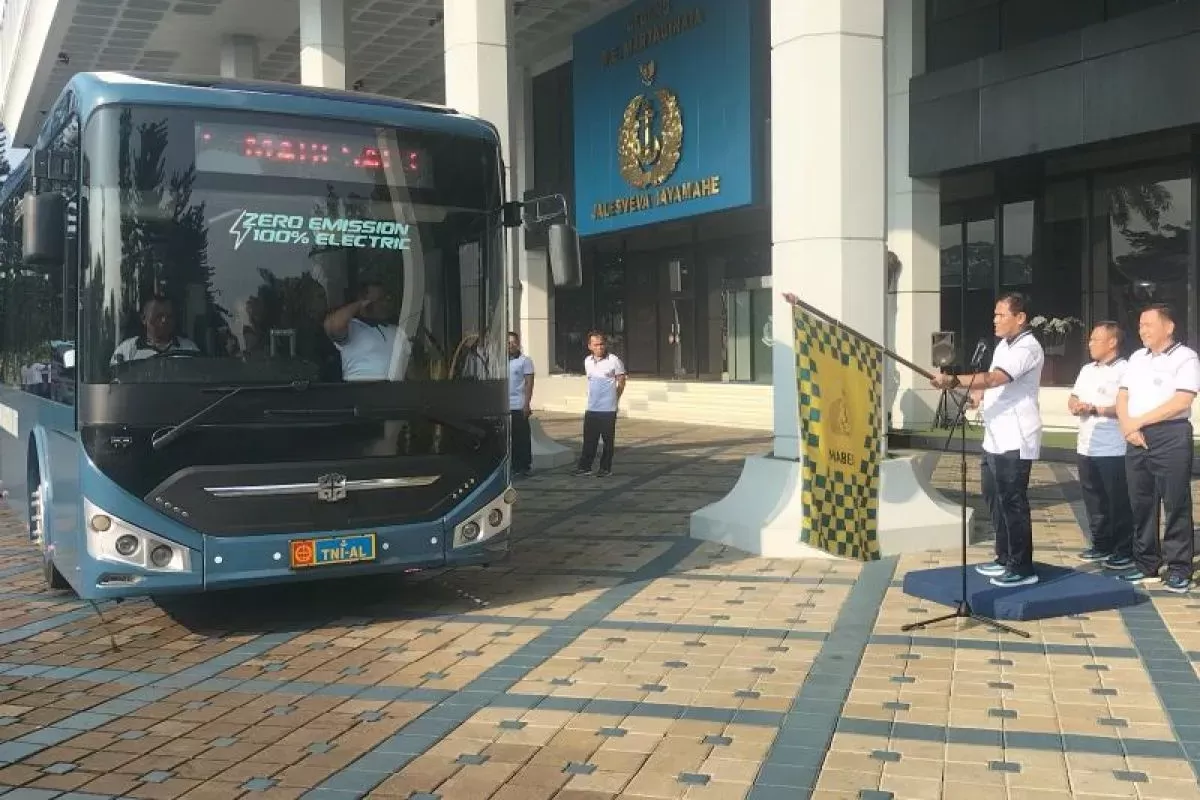 Net Zero Emission, bus listrik, TNI AL, TNI AL Uji Coba Bus Listrik: Langkah Awal Menuju Mobilitas Hijau
