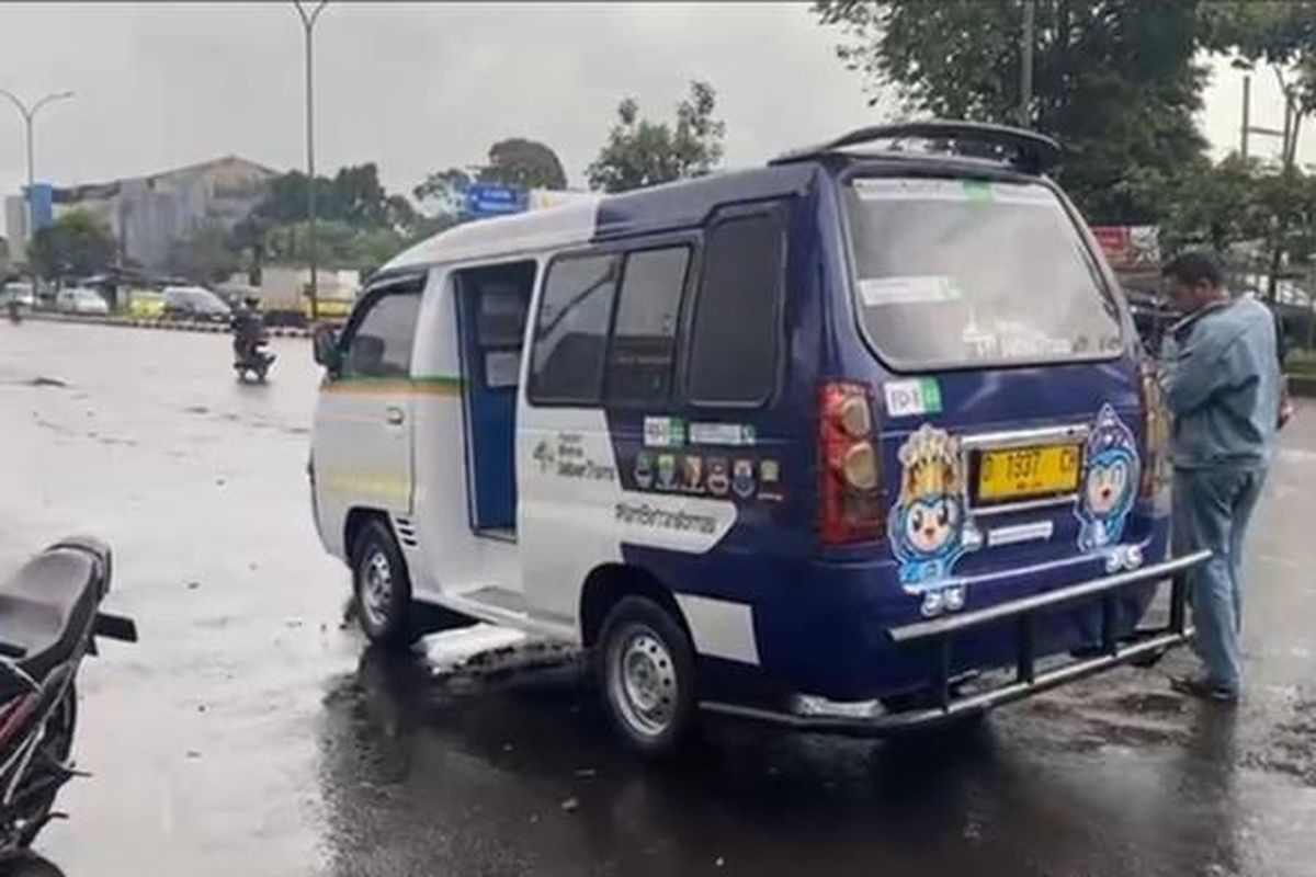 bandung, Angkot modern, angkot modern bandung, Jalan-jalan di Bandung, Ada Angkot Modern dengan CCTV dan Bayar Cashless, Diuji coba selama tiga bulan, Layanan modern dan tertib, Standar layanan dan disiplin pengemudi, Rute dan waktu tempuh, Fasilitas dan kenyamanan penumpang, Upaya bangkitkan transportasi umum