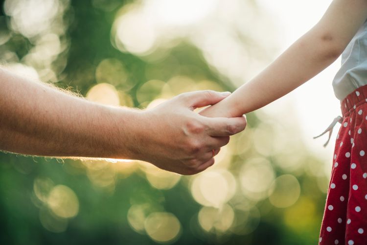 Cara Jaga Mental Anak saat Fondasi Keluarga Goyah