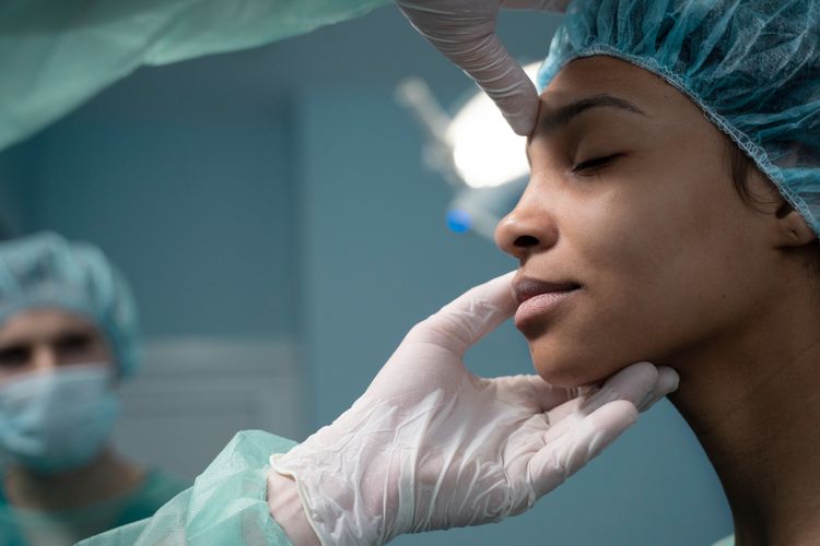 Denada, operasi plastik, rinoplasti, Rinoplasti, rhinoplasty, risiko operasi plastik, denada operasi plastik, apakah denada oplas, denada operasi apa, apa risiko operasi plastik, risiko rhinoplasty, apakah operasi hidung permanen, apakah operasi plastik hidung permanen, Apa resiko oplas hidung, Ingin Operasi Plastik Hidung seperti Denada, Simak 6 Risiko Rinoplasti, 1. Risiko pembiusan, 2. Risiko pembedahan, 3. Tidak bisa selesai dalam satu sesi, 4. Hasil tidak sesuai, 5. Implan silikon keluar, 6. Tulang diserap oleh tubuh