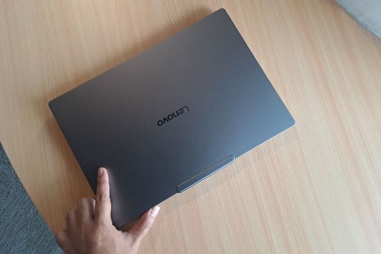 Lenovo, laptop lenovo, laptop, Intel Core Ultra, laptop AI, Yoga Pro 7i Aura Edition, prosesor Intel Core Ultra, Review Yoga Pro 7i Aura Edition, Tipis, Elegan, dan Dilengkapi Teknologi AI, 1. Desain premium, portabel, dan tangguh, 2. Layar OLED 3K memanjakan mata, 3. Performa tinggi untuk produktivitas , 4. Teknologi AI yang adaptif, 5. Daya tahan baterai dan pengisian cepat