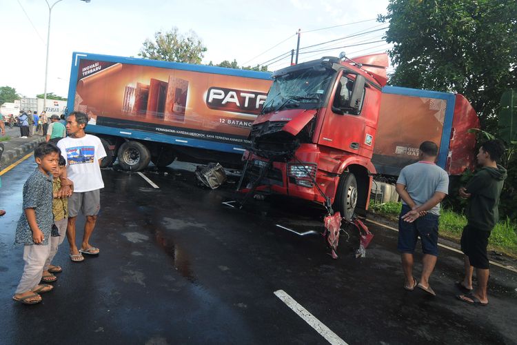 truk barang, ODOL, Kecelakaan truk, over dimension over load, truk odol, ODOL Masih Merajalela: Dosa Siapa? Sopir, Pemilik, atau Pembiaran Sistemik?