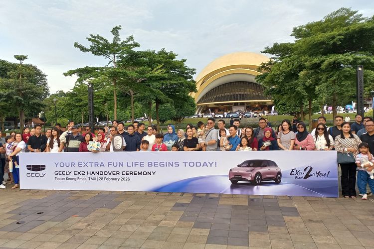Geely, IIMS, Geely Auto Indonesia, TMII, GJAW, Mobil listrik, Geely Serahkan Langsung Ratusan Unit Geely EX2 ke Konsumen