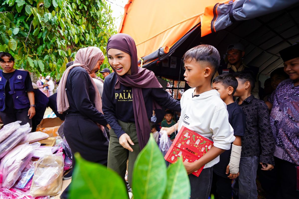 Luna Maya, Andien, The Palace, The Palace Jeweler, Yayasan Luna Maya Nawasena, The Palace Bantu Korban Banjir Bandang Aceh Lewat Aksi Sosial bersama Luna Maya dan Andien