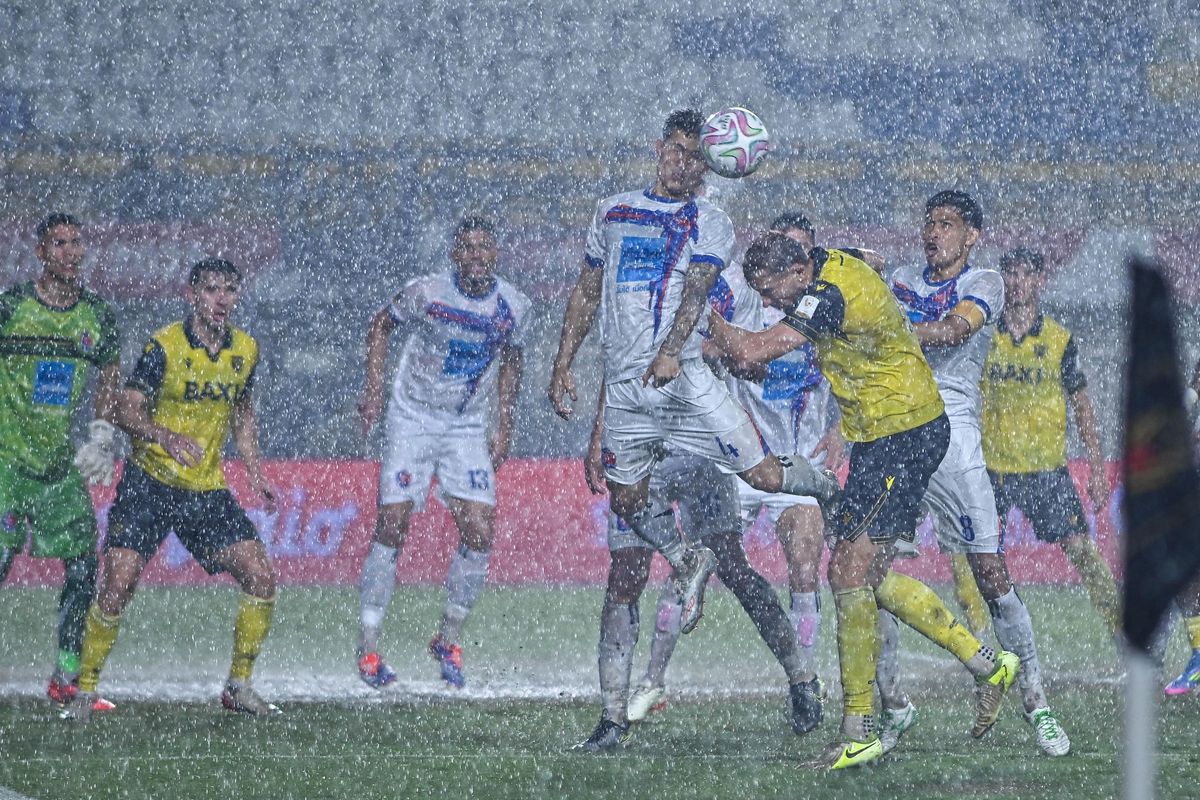 Port FC, Piala Presiden 2025, Oxford United, Oxford United vs Port FC, hasil Piala Presiden 2025, hasil Oxford United vs Port FC, Port FC juara piala presiden 2025, Port FC piala Presiden 2025, Port FC Juara Piala Presiden 2025: Hujan, Kartu Merah, Formasi 5-3-1