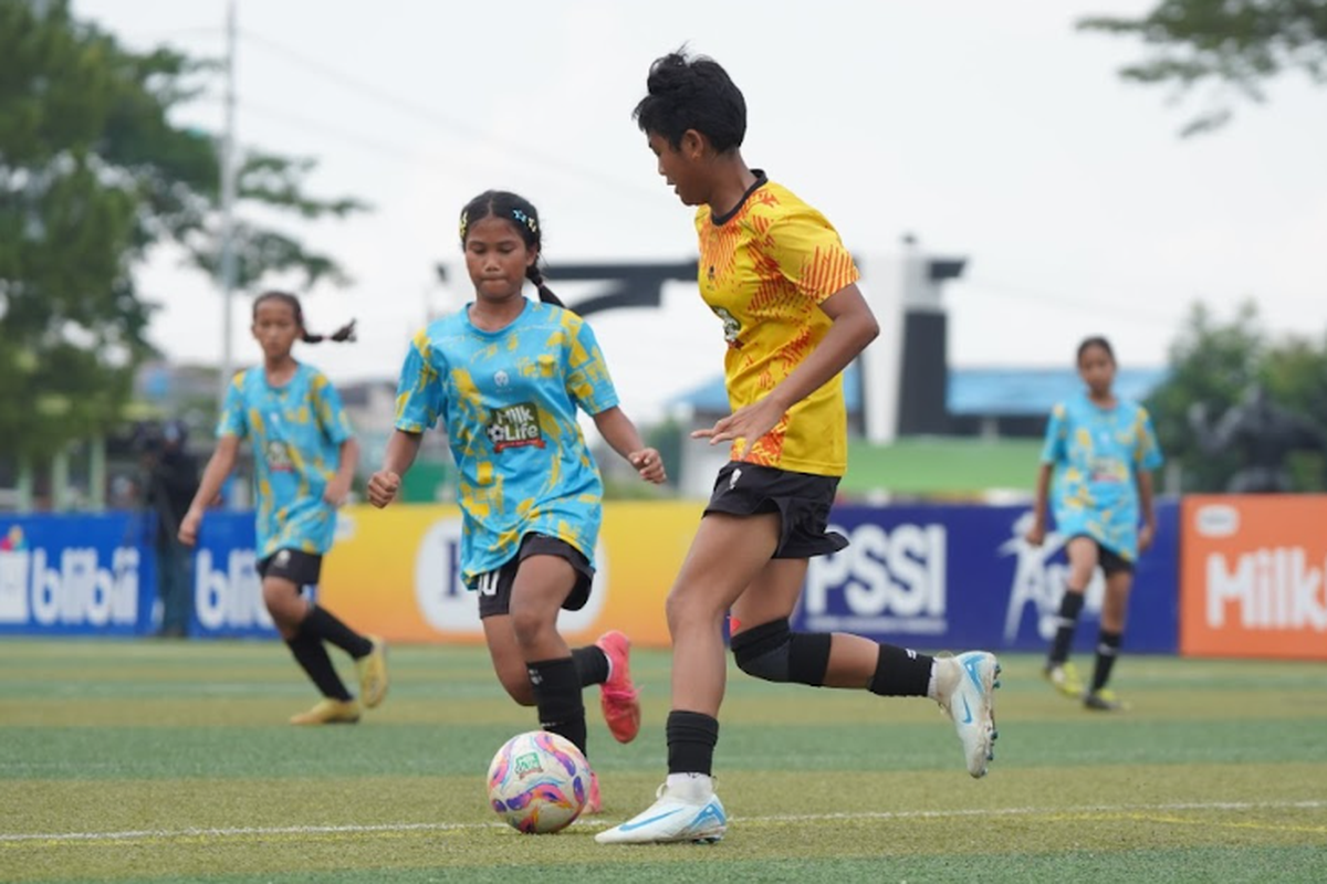 MilkLife Soccer Challenge, Bakti Olahraga Djarum Foundation, milklife soccer challenge 2026, sepak bola putri kelompok usia, MLSC 2025-2026 Bidik Pesepak Bola Putri di 10 Kota