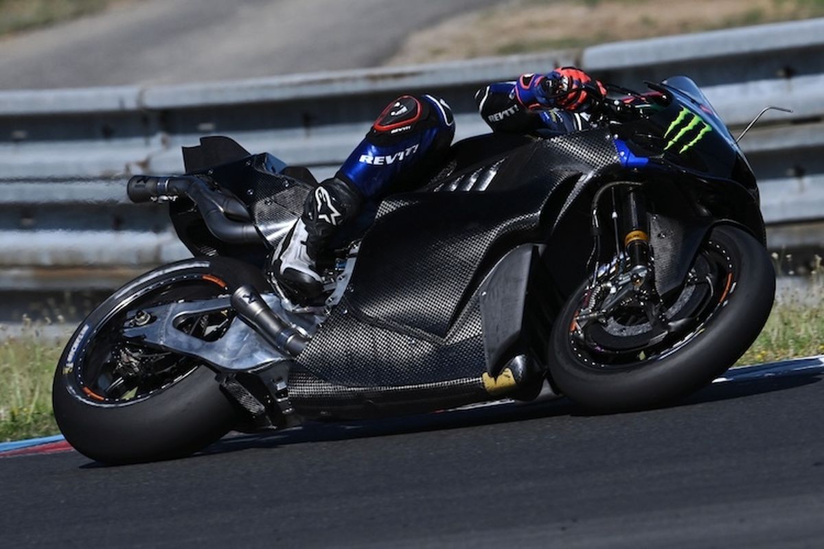 yamaha, Yamaha YZR-M1, motor baru yamaha, Motor balap Yamaha, Yamaha YZR-M1 V4, Yamaha Kerahkan Semua Pebalapnya untuk Tes Motor Mesin V4