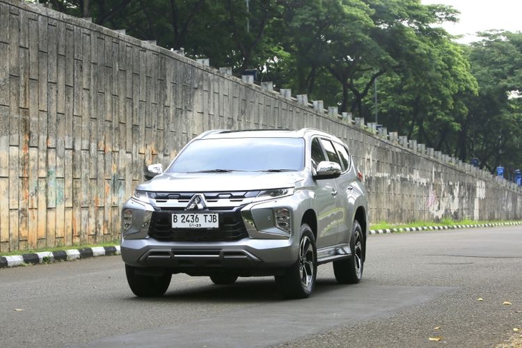 Toyota, Toyota fortuner, ugal-ugalan, Mitsubishi Pajero Sport, Mitsubishi, Arogan, Mobil arogan, Alasan Pajero Sport dan Fortuner Dianggap Mobil Arogan di Jalan