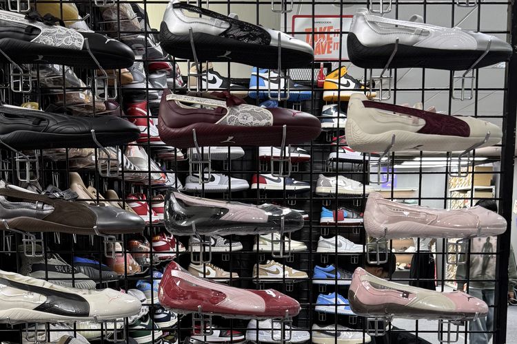 USS Yard Sale 2026, Puma Speedcat Ballet, Nike Air Jordan, Nike Air Force 1, 5 Rekomendasi Sneakers di Bawah Rp 1 Juta yang Bisa Jadi Pilihan di USS Yard Sale 2026, 1. Puma Speedcat Ballet, 2. Nike Air Jordan, 3. Nike Air Force 1 Low, 4. Adidas NMD, 5. New Balance 550