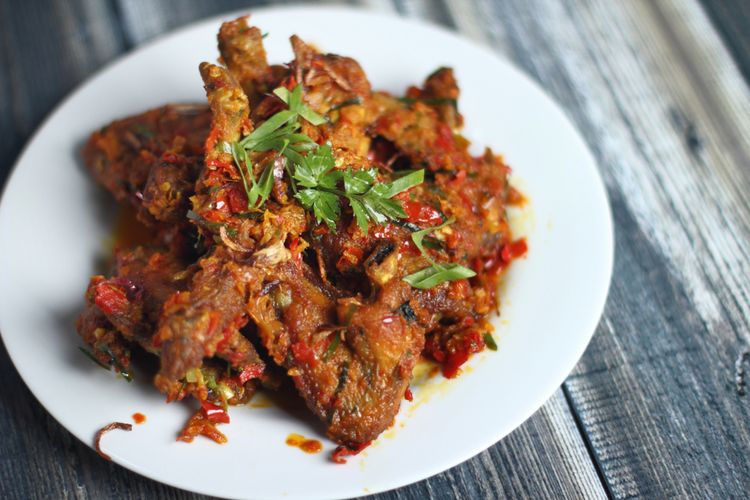 resep bumbu bebek madura, resep bumbu bebek madura hitam, resep bumbu bebek madura pedas, cara masak bebek madura bumbu hitam, resep bebek enak rumahan, bebek goreng serundeng, Resep Bumbu Bebek Madura Hitam, Wangi Rempah dengan Serundeng Kelapa, Bebek Madura Bumbu Hitam, Resep Bebek Madura Bumbu Hitam, Cara Membuat Bebek Madura Bumbu Hitam, Tips Memasak Bebek Agar Empuk dan Tidak Amis
