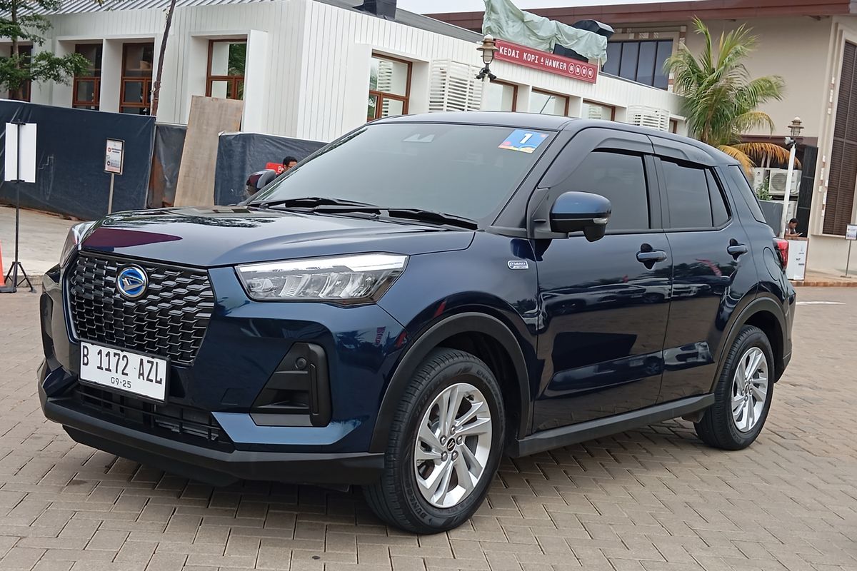 Daihatsu Rocky, SUV ringkas, suzuki fronx, Mobil Hybrid, Adu Cicilan Mobil Hybrid LSUV 2025: Suzuki Fronx vs Daihatsu Rocky