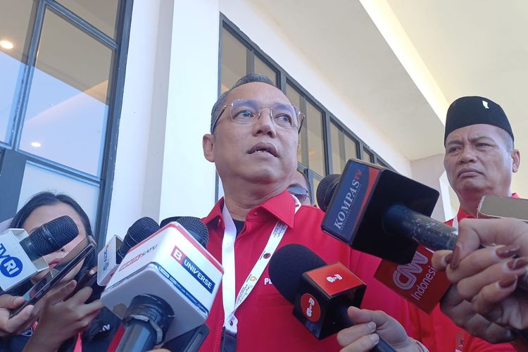 PDIP, Deddy Sitorus, pdip minta maaf, sadarestuwati joget, said abdullah pdip, kontroversi dpr 2025, partai politik nonaktifkan anggota, sanksi pdip, PDIP Minta Maaf Soal Deddy Sitorus dan Sadarestuwati, Partai Belum Tentukan Sikap