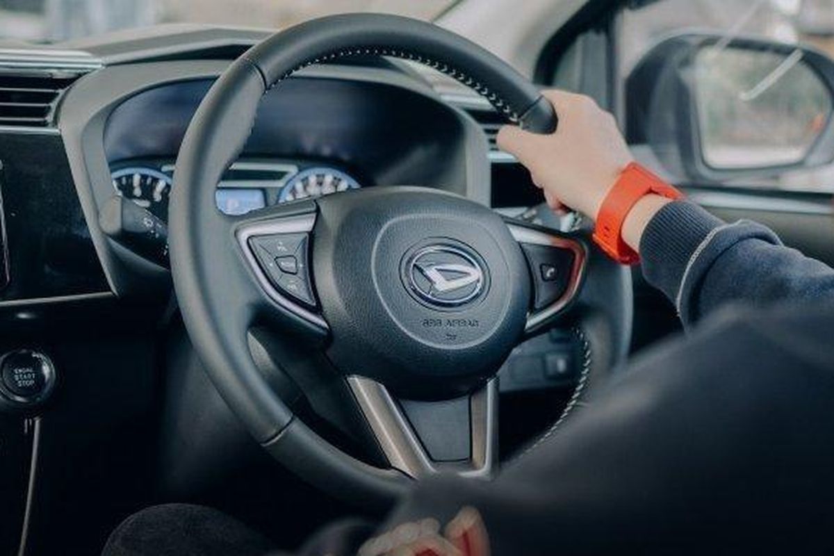 Perawatan Mobil, power steering, kebiasaan parkir, setir tidak lurus, Mengapa Setir Mobil Harus Lurus Saat Parkir?, Posisi Setir yang Tidak Lurus Menyebabkan Kerusakan, Dampak Negatif pada Komponen Mobil, Pentingnya Perawatan Rutin Power Steering, Mengubah Kebiasaan untuk Kendaraan yang Lebih Awet