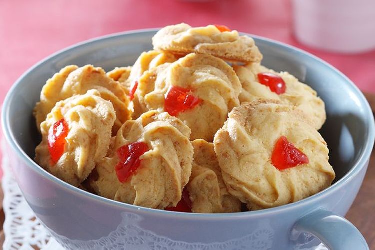 kue kering, kue Lebaran, melempem, 6 Tips agar Kue Kering Lebaran Tidak Melempem dan Berjamur, 1. Biarkan hingga suhu ruang saat baru matang, 2. Simpan di wadah kedap udara, 3. Pilih tempat penyimpanan yang tepat, 4. Tambahkan silica gel food grade, 5. Pisahkan kue kering dan kue lembut, 6. Simpan dalam freezer untuk penyimpanan jangka panjang