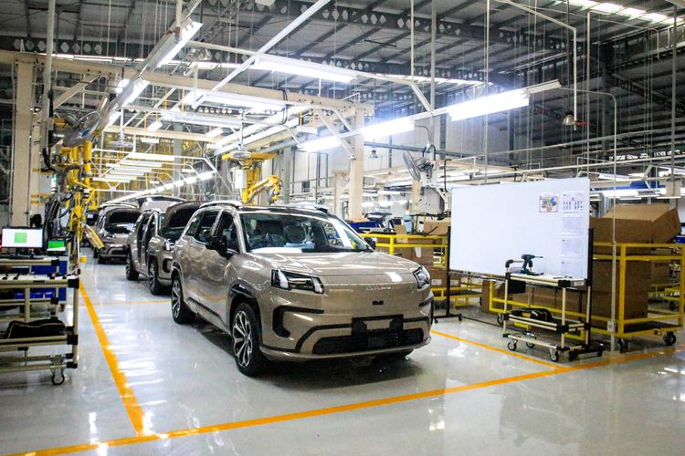 Aion, mobil, IIMS, Aion UT, Aion Turun Harga di IIMS 2026, Potongan sampai Rp 45 Juta