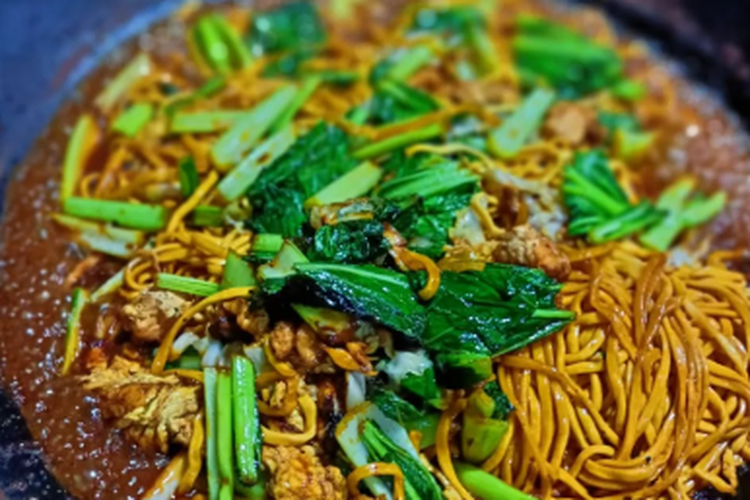 wisata, kuliner, Sukabumi, Wisata dan Kuliner Dekat Stasiun Sukabumi, Cocok untuk Liburan Singkat, 2. Alun - Alun Kota Sukabumi, 3. Curug Sawer, 4. Santa Sea Waterpark, 4. Nama Coffee, 5. Barn Coffee