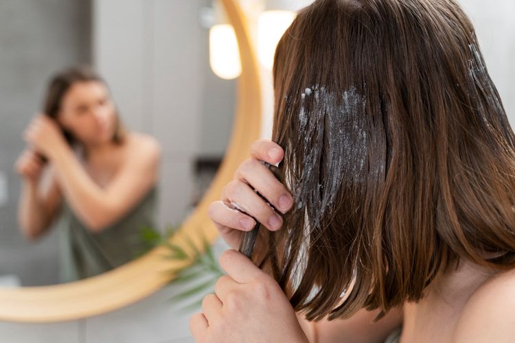 hair mask, creambath, cara pemakaian hair mask, cara pemakaian hair mask yang benar, hair mask adalah, hair mask dipakai kapan, pakai hair mask berapa lama, pakai hair mask, pemakaian hair mask, pemakaian hair mask yang benar, creambath dan hair mask apakah sama, creambath hair mask, Cara Pakai Hair Mask yang Benar, Aplikasikan ke Batang Rambut atau Kulit Kepala?, Hair mask untuk batang rambut yang kering, Kenapa hair mask tidak dianjurkan di akar rambut?, Creambath jadi produk yang dianjurkan untuk kulit kepala, Fungsi hair mask dan creambath tidak sama