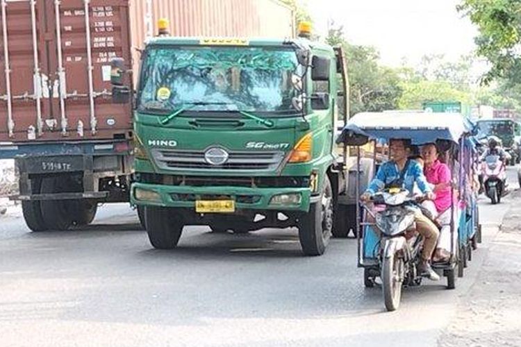 Jalan Raya Cilincing, angkutan barang, pembatasan truk, pembatasan kendaraan angkutan barang, pembatasan truk besar, jalan raya cilincing, Pembatasan Truk Besar di Jalan Raya Cilincing: Berlaku Pagi dan Sore