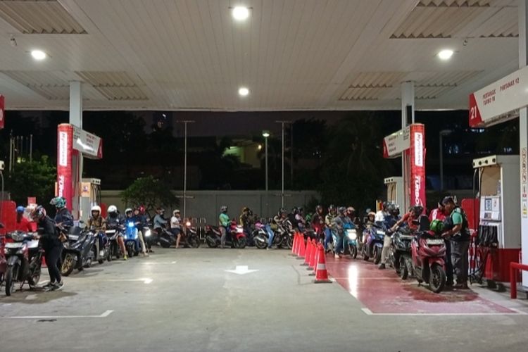 Pakar otomotif, harga minyak Brent, Pakar Otomotif Sebut Harga BBM Akan Naik secara Bertahap