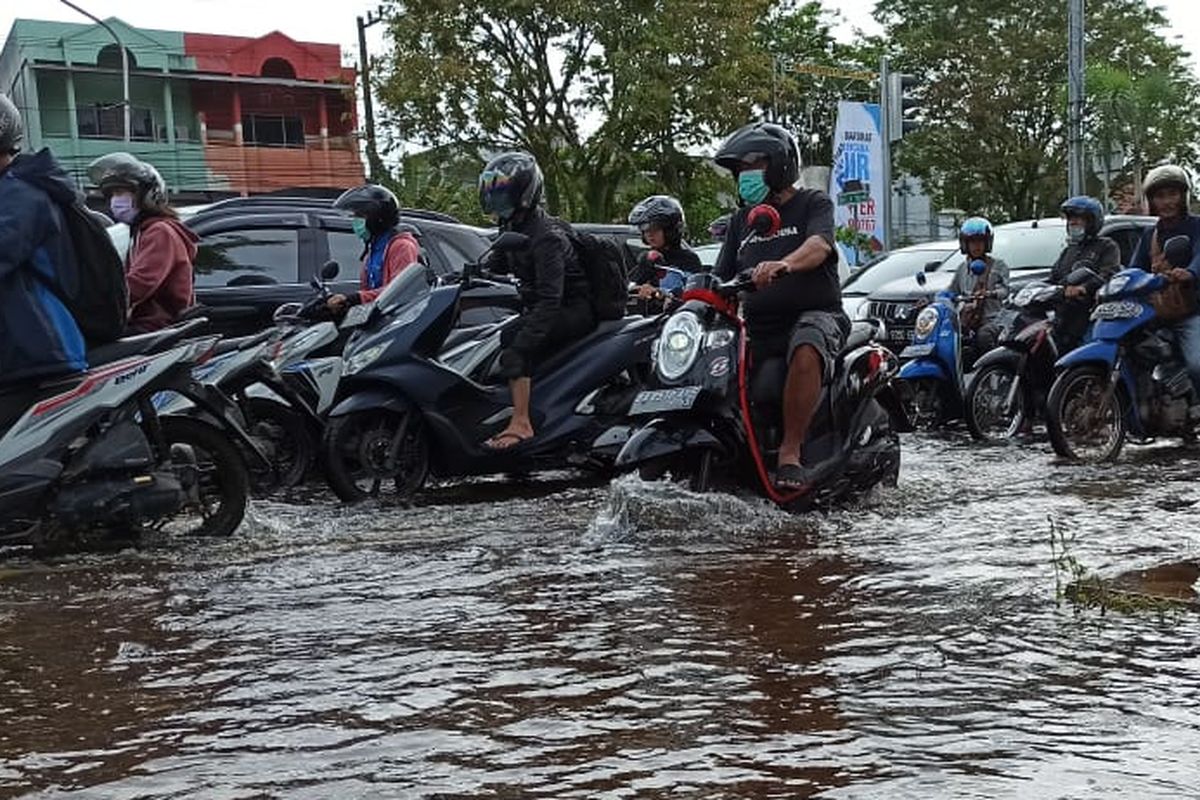 motor matik, banjir, Hal yang Perlu Diperhatikan Saat Motor Matik Terjang Banjir