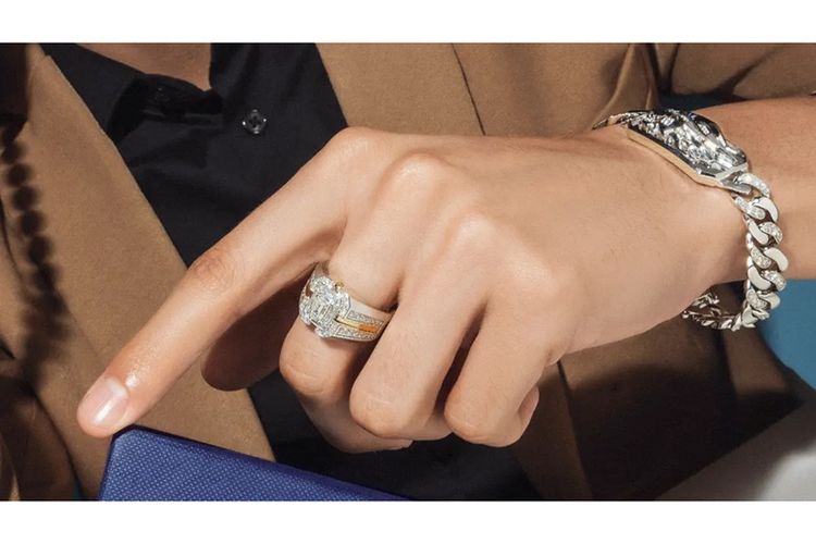 berlian, Perhiasan, Mondial, cincin, Jangan Asal Pilih, Desain Cincin Berlian Ternyata Punya Makna Berbeda di Setiap Momen, 1. Desain berkelas untuk acara formal, 2. Desain simpel untuk aktivitas harian, 3. Desain bold untuk anniversary, 4. Desain meriah untuk pesta dan acara spesial