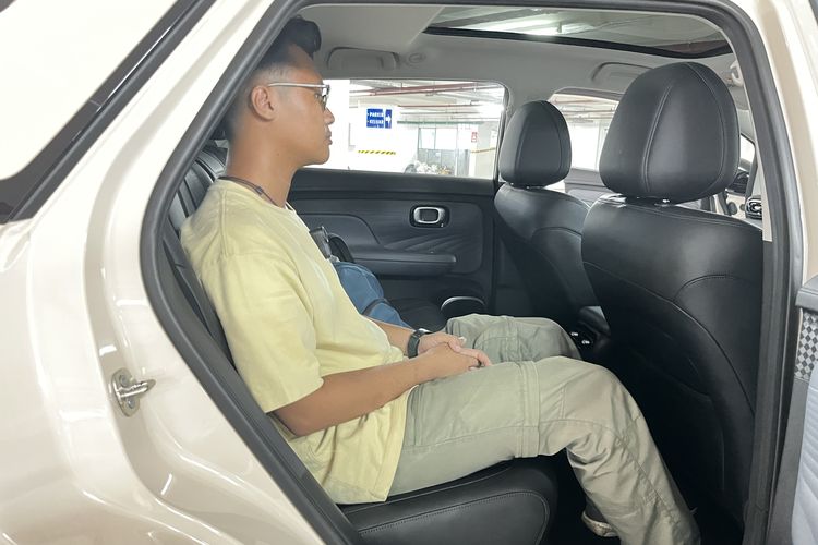 kenyamanan berkendara, hatchback listrik, aion ut, desain interior fungsional, Andalan Aion UT: Desain Interior Modern dan Fungsional
