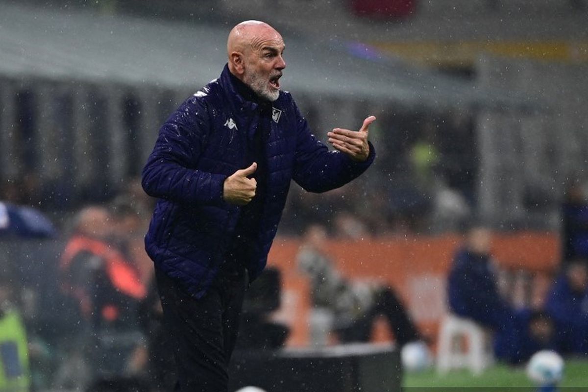 Fiorentina, Liga Italia, Serie A, Fiorentina Resmi Pecat Stefano Pioli