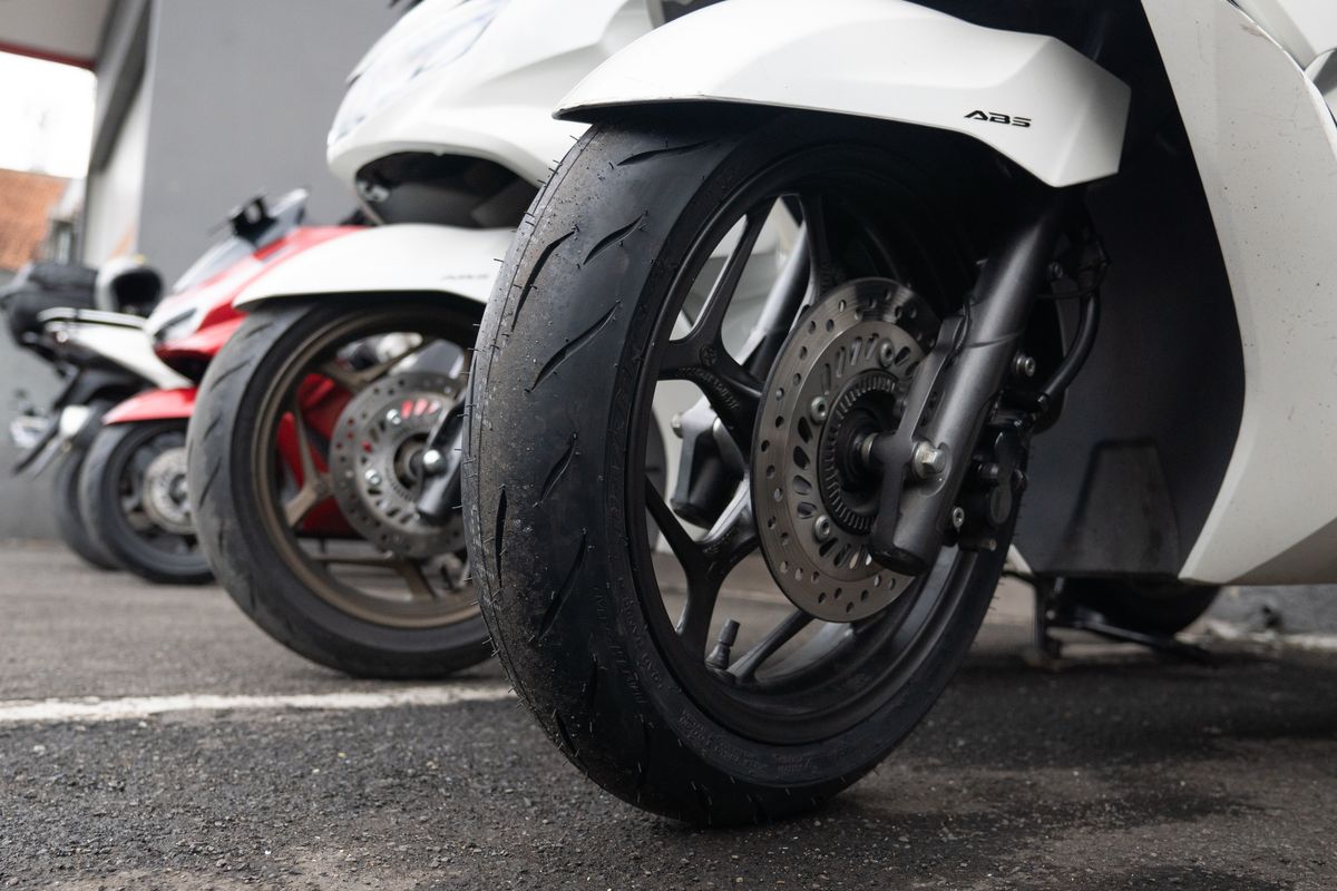 skutik bongsor, Honda PCX, Yamaha NMAX, Pilihan Ban untuk Skutik Bongsor Yamaha NMAX dan Honda PCX