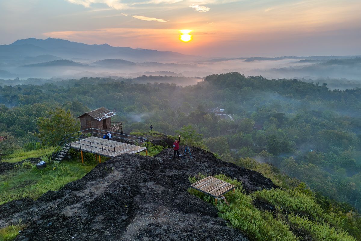 Gunung Ireng, Gunung Ireng, Spot Sunrise 1 Jam dari Yogya dengan Panorama Menawan