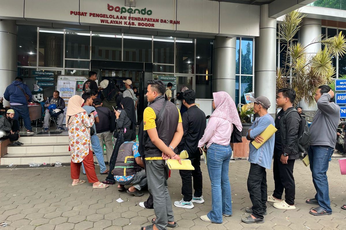 pajak kendaraan bermotor, Pajak Kendaraan Bermotor, pemutihan pajak, Bapenda Jabar, pemutihan pajak kendaraan, pemutihan pajak 2025, 1,7 Juta Kendaraan Ikut Pemutihan Pajak di Jawa Barat sampai Mei 2025