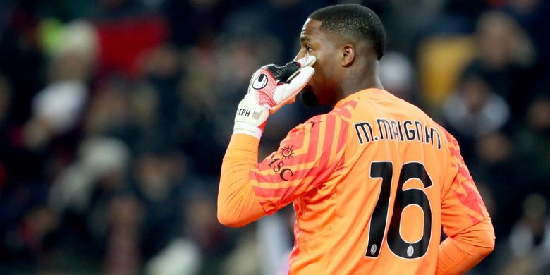 Milan, AC Milan, Gianluigi Donnarumma, Mike Maignan, Italia, Serie A, Liga Italia, AC Milan Terancam Kehilangan Mike Maignan secara Gratis