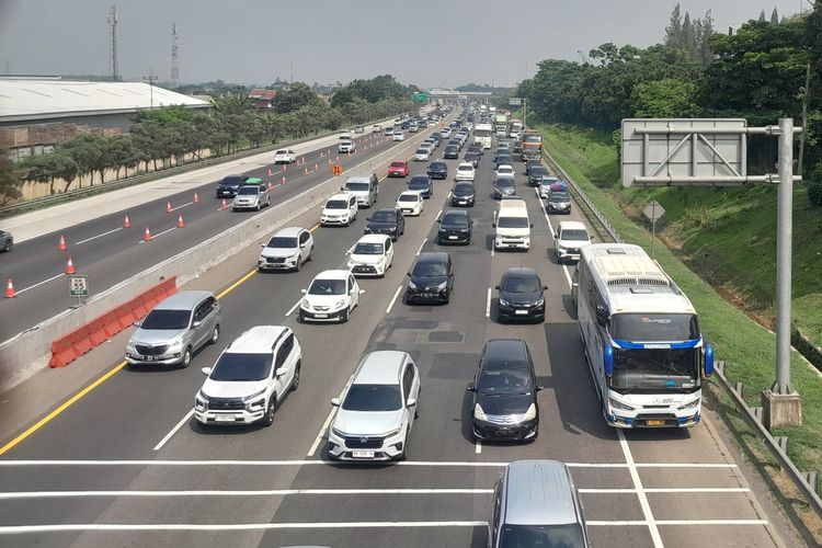tol layang, Tol Layang MBZ, arus mudik, Ini Biang Macet di Tol Layang MBZ Saat Puncak Arus Mudik