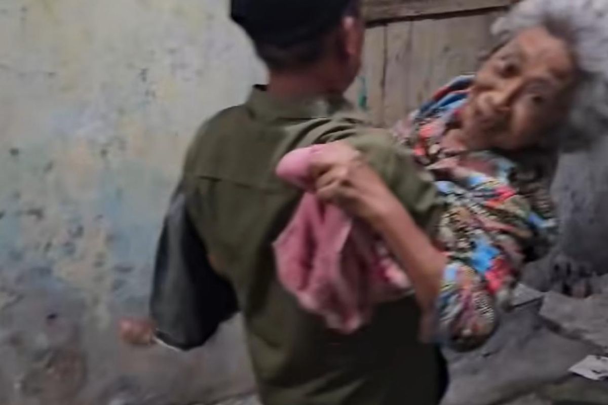 Lansia, Griya Lansia Malang, Jawa Timur, lansia, Griya Lansia Husnul Khatimah, Kisah Viral Penitipan Lansia, Viral Penitipan Lansia, Ini Penjelasan Lukman Arif Soal Ibunya di Griya Lansia Malang, Ingin Ibu Dapat Perawatan Layak, Camat Pabean Cantian: Tidak Ada Niat Menelantarkan, Alasan Anak Kandung Titipan Ibu di Griya Lansia Malang, Kisah Viral Penitipan Lansia