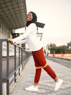 outfit olahraga hijab, outfit olahraga hijab modis, 20 Outfit Olahraga Hijab Modis untuk Jogging, Gym, dan Outdoor, Tips Memilih Outfit Olahraga Hijab Modis dan Nyaman, Outfit Olahraga Hijab Modis untuk Gym, Outfit Olahraga Hijab Modis untuk Outdoor, Kesalahan yang Perlu Dihindari Saat Memilih Outfit Olahraga Hijab