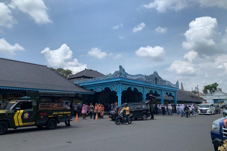 Mataram Islam, Perjanjian Giyanti, Keraton Solo, Keraton Kasunanan Surakarta, Keraton Kasultanan Yogyakarta, pecahnya mataram islam menjadi 4, Kronologi Pecahnya Mataram Islam, dari Perjanjian Giyanti hingga Lahirnya Pakualaman, 1. Masa Amangkurat I: Awal Kemunduran (1645–1677), 2. Perang Takhta Jawa III (1747–1757): Awal Perpecahan, 3. Perjanjian Giyanti (1755): Mataram Resmi Terbelah Dua, 4. Perjanjian Salatiga (1757): Lahirnya Kadipaten Mangkunegaran, 5. 1813: Berdirinya Pakualaman, Mataram Pecah Jadi Empat, 6. Warisan Sejarah