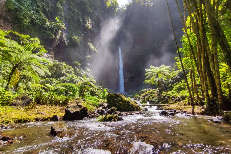 air terjun, Indonesia, 8 Air Terjun Paling Cantik di Indonesia untuk Pecinta Petualangan