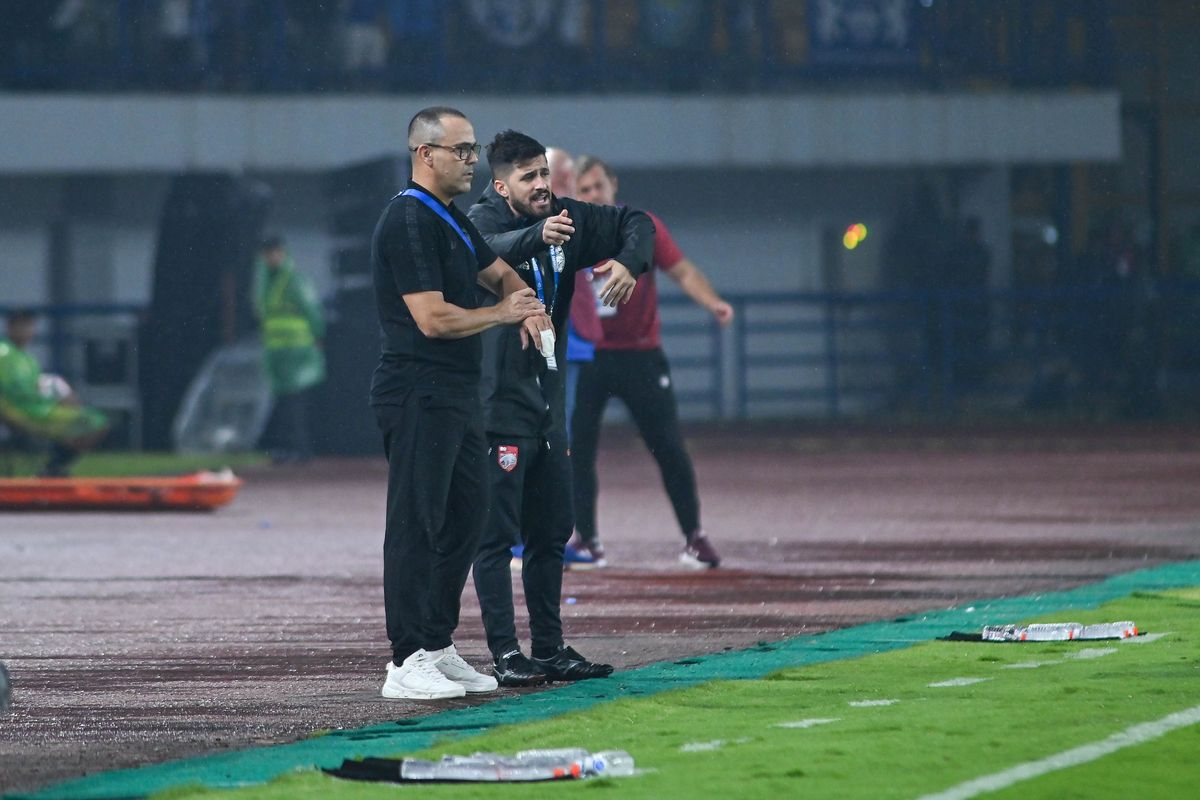 Persib, Borneo FC, Fabio Lefundes, Persib Bandung, Borneo FC Samarinda, Persib vs Borneo, Super League 2025-2026, Skor Persib Vs Borneo FC 3-1, Reaksi Lefundes Usai Pesut Etam Kalah Beruntun