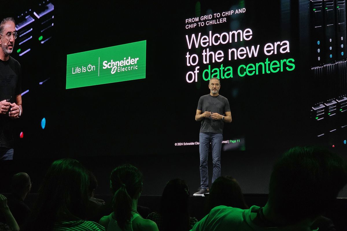 Kecerdasan buatan, pusat data, Schneider, data center, Pusat data, kecerdasan buatan, Liquid Cooling, Bos Schneider Ungkap Ironi AI, Boros Listrik tapi Bisa Jadi Solusi Hijau, AI = Boros Listrik?, AI justru bisa jadi solusi, Data center ramah lingkungan, Liquid Cooling: solusi masa depan pusat data AI
