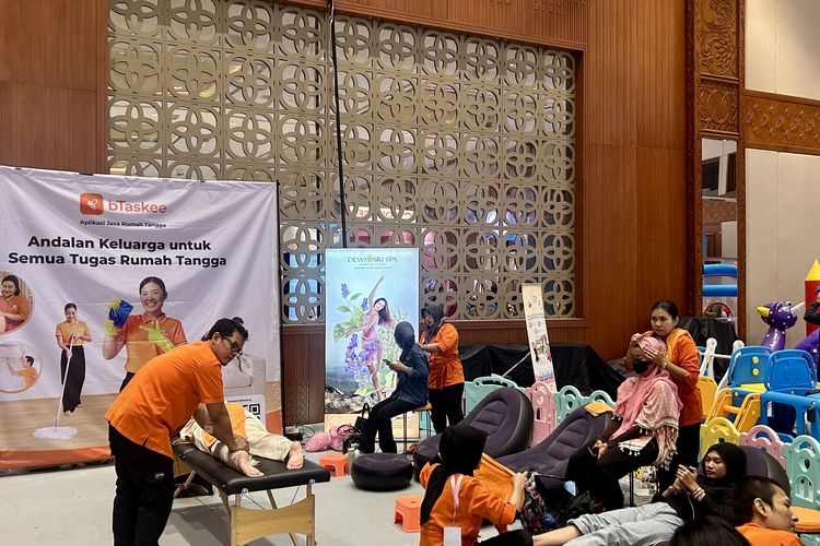 Jakarta X Beauty, Jakarta X Beauty 2025, jakarta x beauty 2025, jxb 2025, aktivitas di jakarta x beauty 2025, 10 Aktivitas Seru Selain Belanja di Jakarta X Beauty 2025, dari Pijat Gratis hingga Talkshow, 1. Pijat gratis, 2. Menyetorkan kemasan bekas produk skincare, 3. Scalp + Hair Analysis dari Dove, 4. Photo box, 5. Playground anak , 6. Styling rambut gratis , 7. Simple nail polish , 8. Skin analysis, 9. Bermain game, 10. Talkshow gratis 