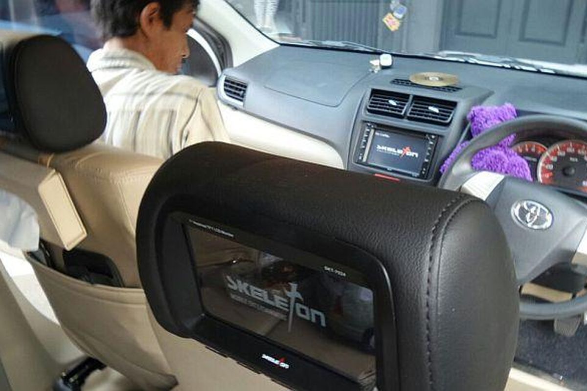 modifikasi, kecelakaan, headrest, mobil, Jangan Pasang TV di Headrest, Bisa Cedera Parah Saat Kecelakaan