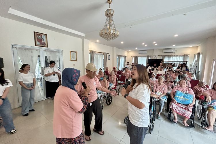 Panti Werdha Wisma Mulia, Hari Ibu, Kisah Dyah Erafatih, Lansia di Panti Werdha Mantan Guru Bahasa Jepang, Kehidupan baru setelah kehilangan, Jejak merantau hingga Negeri Sakura, Mengajar Bahasa Jepang di Jakarta, Hari-hari aktif di panti werdha, Mimpi yang masih tersimpan, Pesan untuk generasi muda