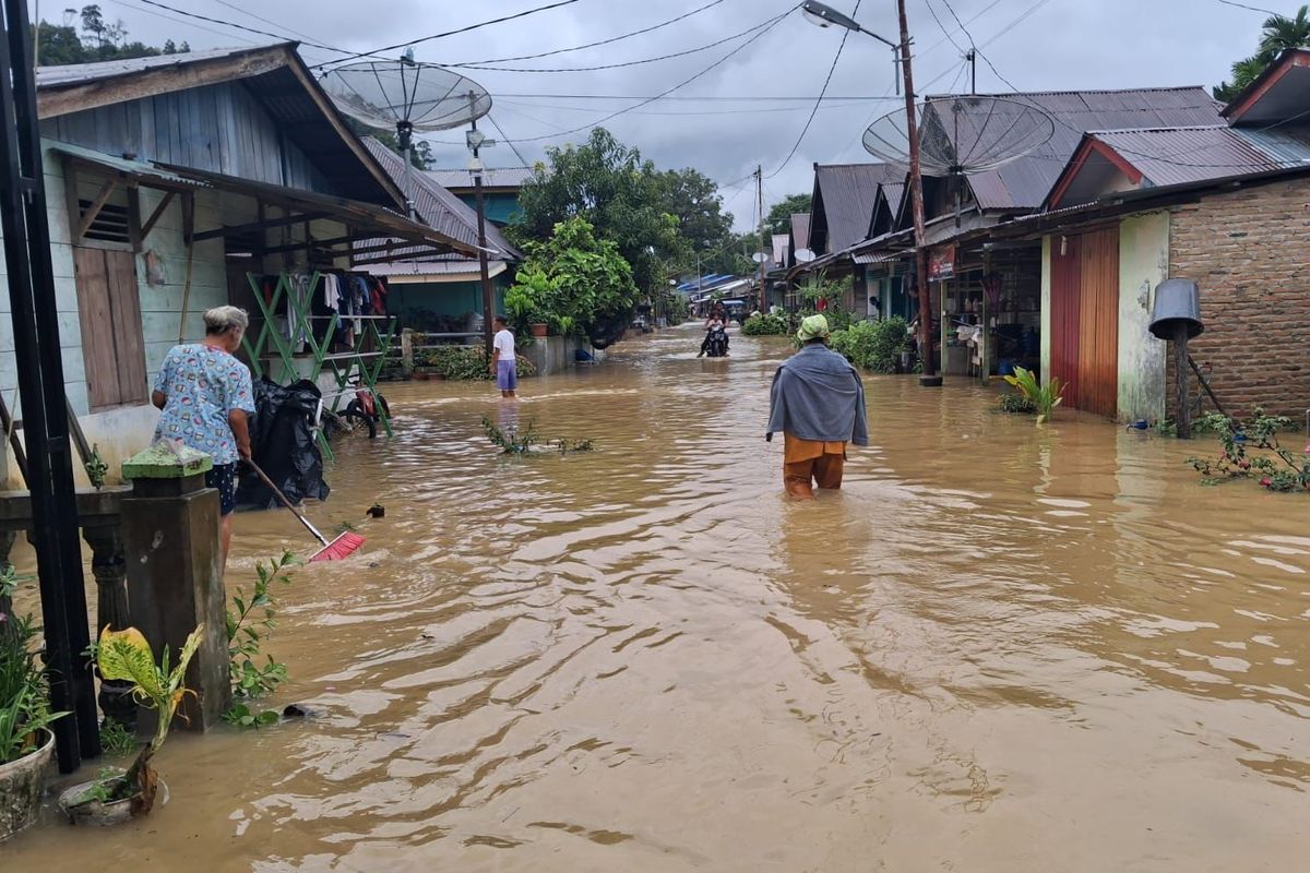 BMKG, Siklon Tropis Senyar, cuaca ekstrem, Banjir Sumut, badan meteorologi klimatologi dan geofisika, siklon tropis senyar, Siklon Tropis Senyar Picu Hujan Ekstrem di Sumut, BMKG Ungkap Penyebabnya