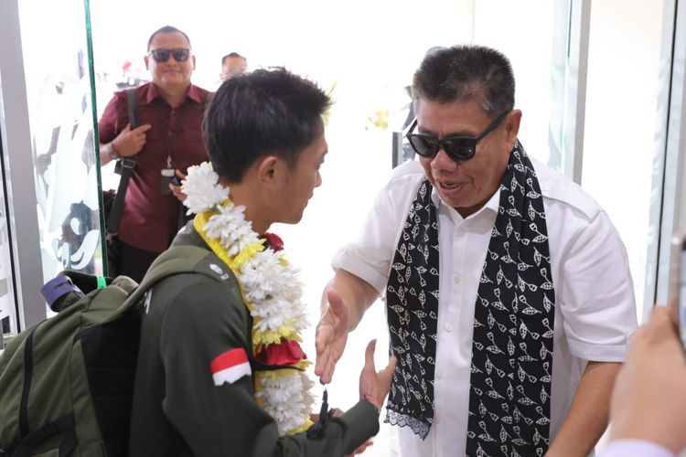Robi Syianturi, SEA Games 2025, maraton, Raffi Ahmad, Sepatu Robi Syianturi Dibeli Raffi Ahmad Rp 150 Juta, Hasil Lelang untuk Bangun Masjid di Aceh