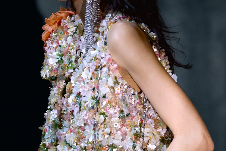 Dior, Dior Cruise 2027, Style Para Selebriti di Dior Cruise, Hollywood Glamour ala Jonathan Anderson, Jisoo BLACKPINK, Miley Cyrus, Eileen Gu, Macaulay Culkin